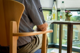 Detailaufnahme von der Armlehne. Sie ist auch anpassbar.