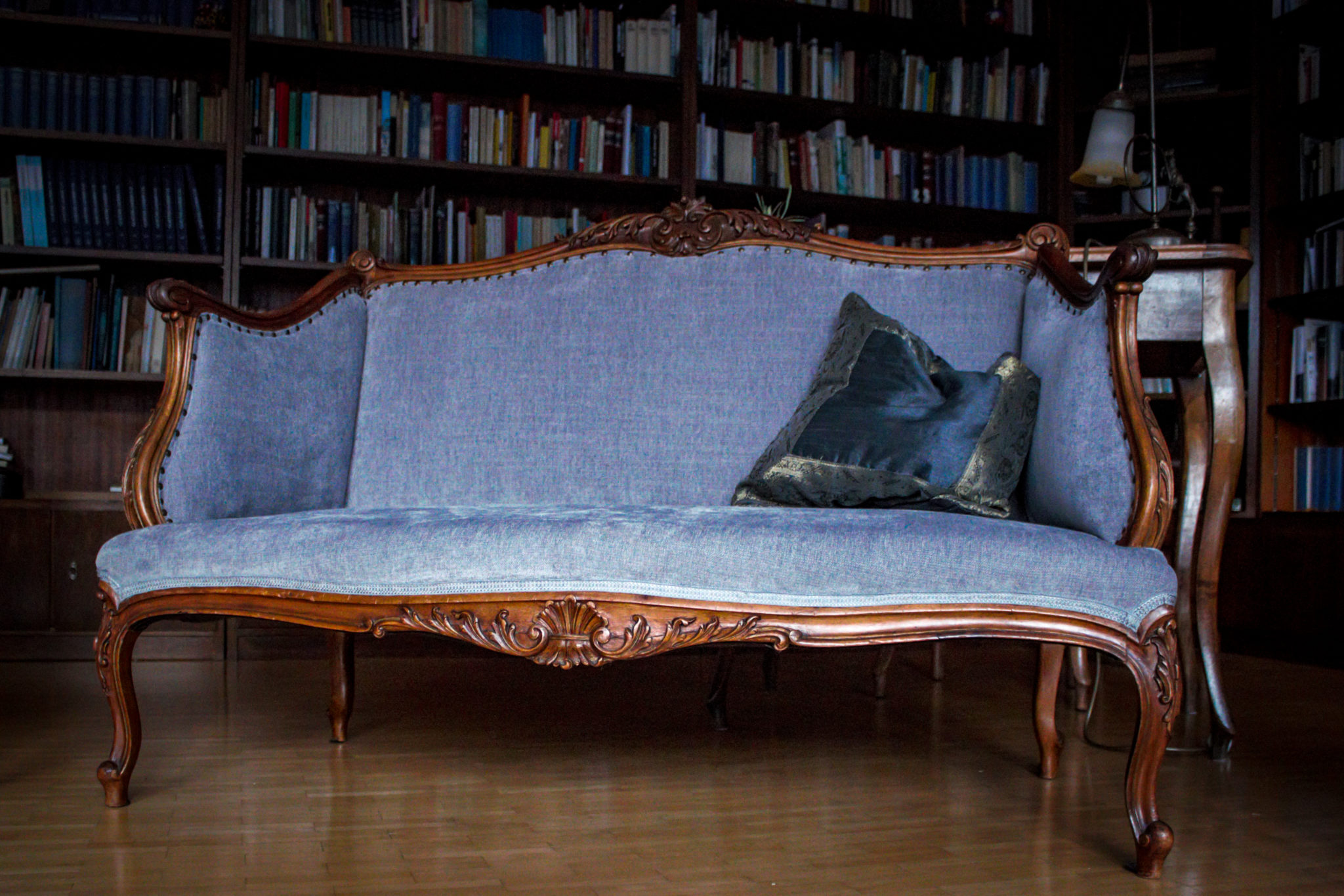 Stilmöbel Sofa komplett neu aufgearbeitet und gepolstert. Polster, reparatur, antik, alt, stühle sessel sofa